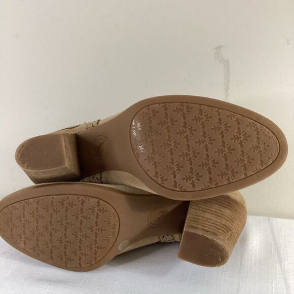 Nurture Women's Tan Suede Zip-up Ankle Bootie Size 7.5 - Picture 7 of 11